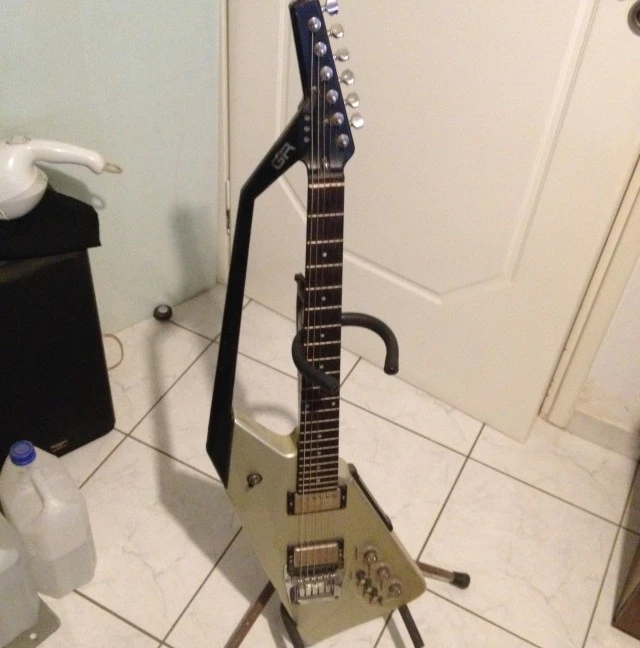 Rolland G707 Guitar &amp; GR700 Guitar  