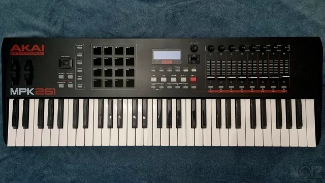 ΠΩΛΕΙΤΑΙ AKAI MPK261 MIDI CONTROLLER