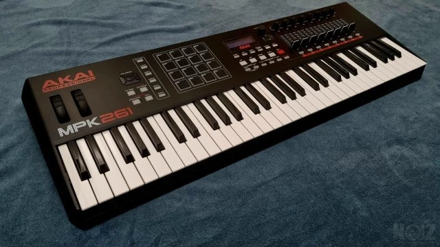 ΠΩΛΕΙΤΑΙ AKAI MPK261 MIDI CONTROLLER