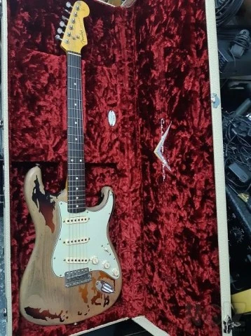FENDER RORY GALLAGHER RELIC STRAT
