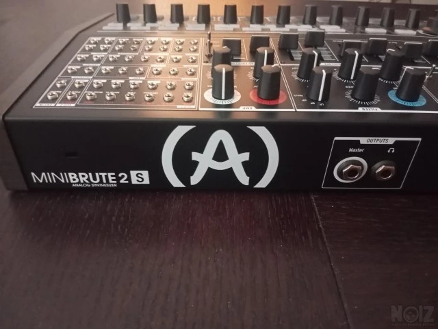 Arturia MiniBrute 2S - Noir edition