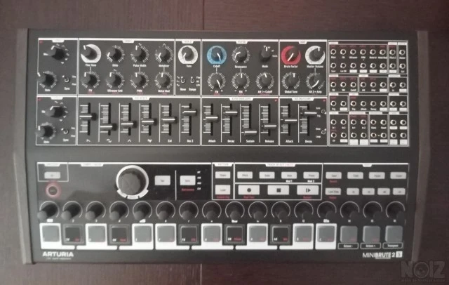 Arturia MiniBrute 2S - Noir edition
