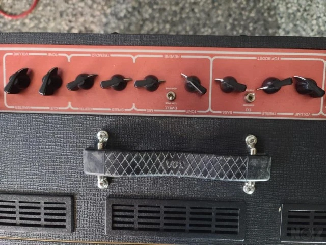 VOX AC30 CC2 2x12 with leather case
