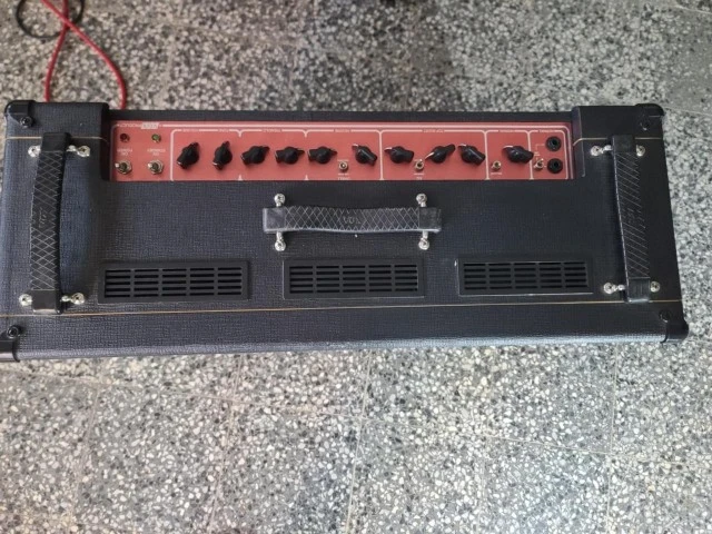 VOX AC30 CC2 2x12 with leather case