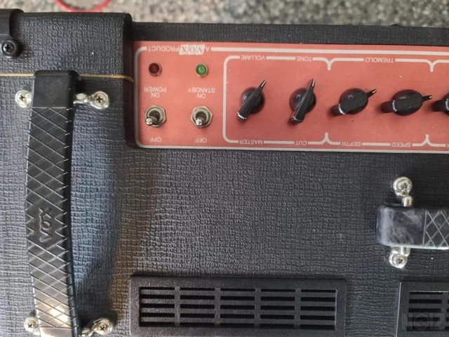 VOX AC30 CC2 2x12 with leather case
