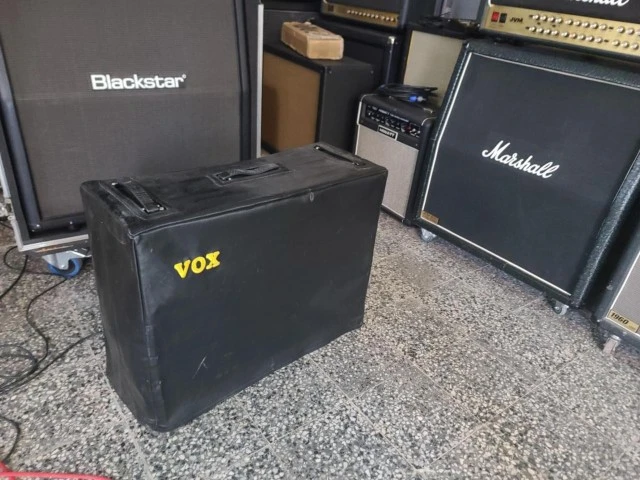 VOX AC30 CC2 2x12 with leather case