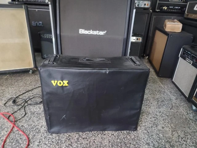 VOX AC30 CC2 2x12 with leather case