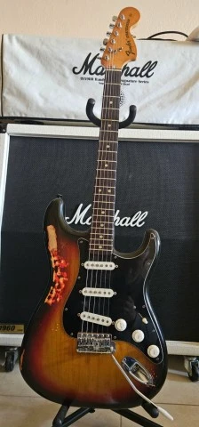 Fender stratocaster 1975