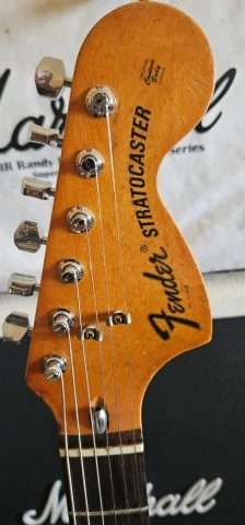 Fender stratocaster 1975
