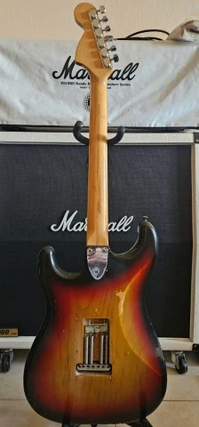 Fender stratocaster 1975