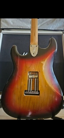 Fender stratocaster 1975