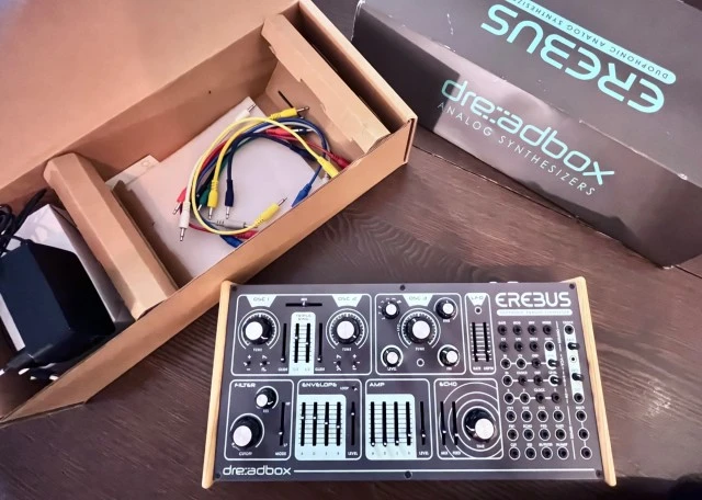 Dreadbox Erebus V3 σαν καινούργιο με κουτί και καλώδια