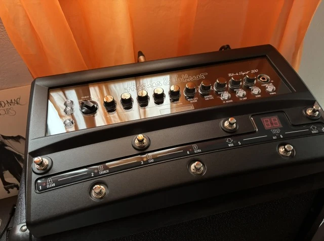 Hughes &amp; Kettner Blackspirit 200 Floor