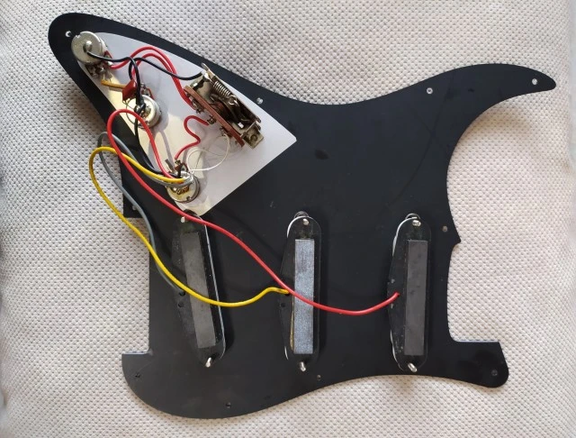 Vintage pickups Maya Stratocaster Japan 