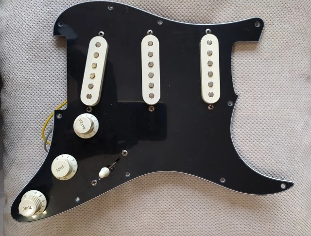 Vintage pickups Maya Stratocaster Japan 