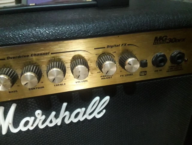 Marshall mg30dfx 