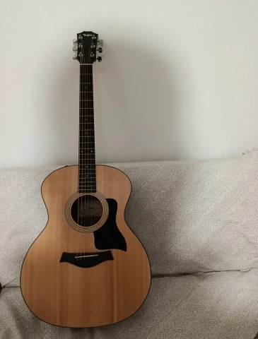 πωλείται κιθάρα Taylor 114e μαζί με θήκη