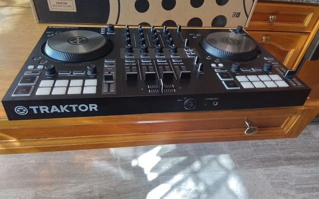 Native Instruments  Traktor control S3