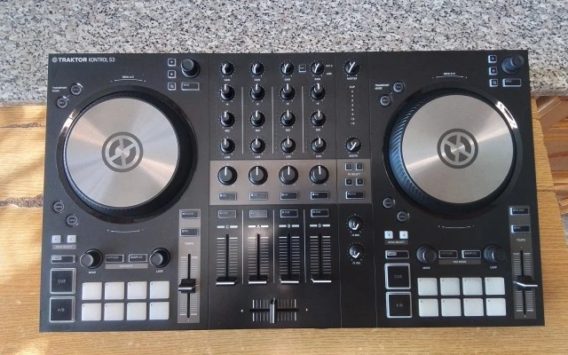 Native Instruments  Traktor control S3