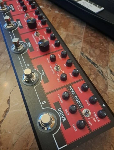 Mooer red truck