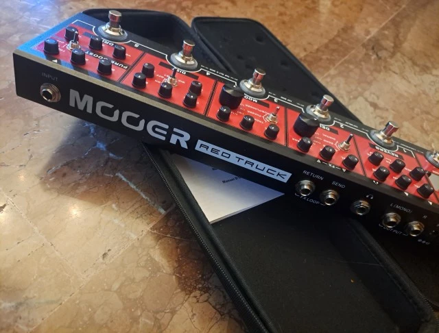 Mooer red truck