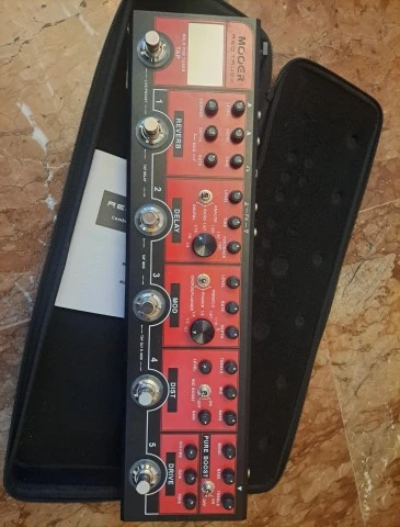 Mooer red truck
