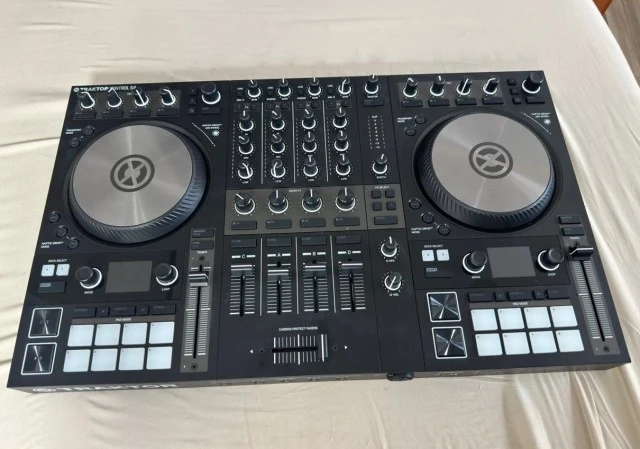 Native Instruments Traktor Kontrol S4 MK