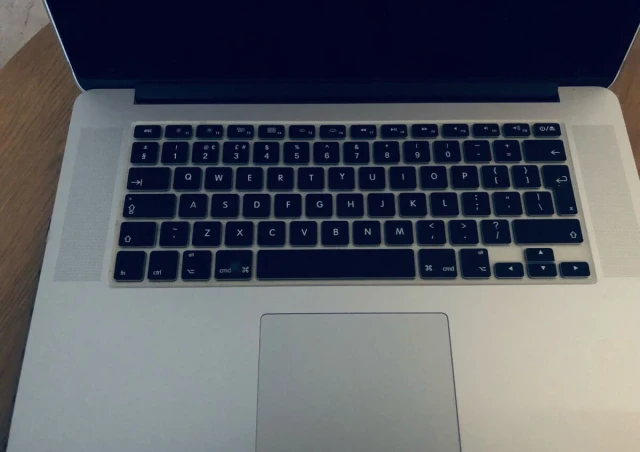 MacBook Pro 15" Retina (Mid 2014) 104 Cycles