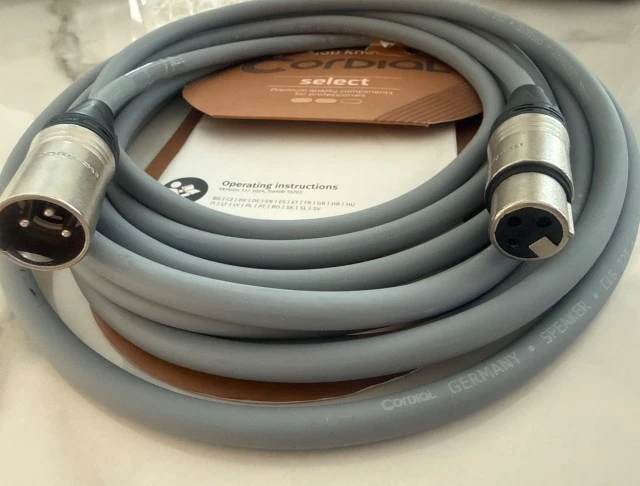 Speaker cable for guitar and bass amplifiers