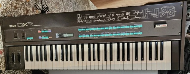 yamaha dx 7 + κασέτα με ήχους + θήκη 