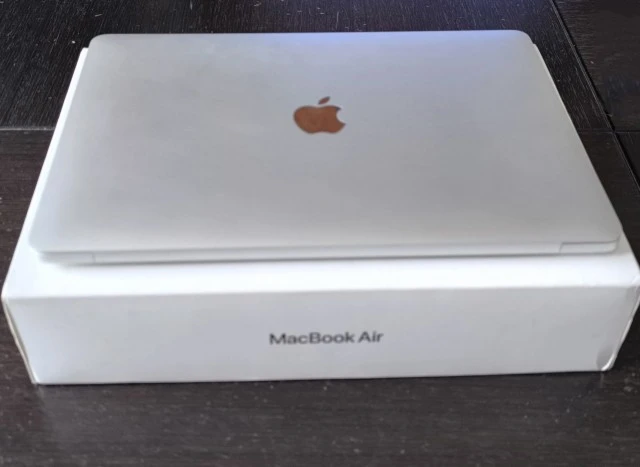 ΠΩΛΕΙΤΑΙ MacBook Air M1 ΣΕ ΑΡΙΣΤΗ ΚΑΤΑΣΤ