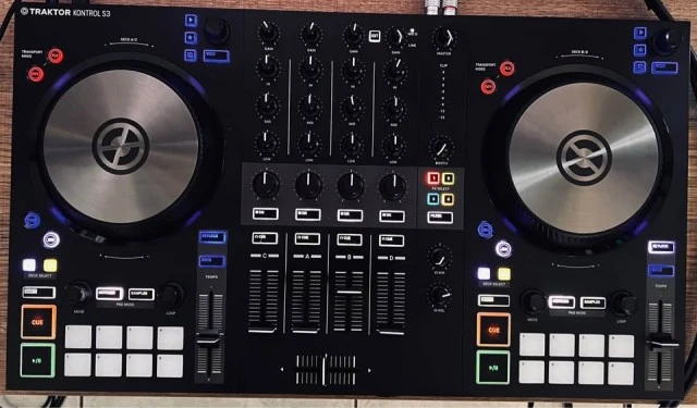 TRAKTOR KONTROL S3