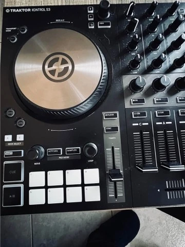 TRAKTOR KONTROL S3