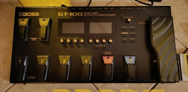 BOSS GT100 + FS6 footswitch