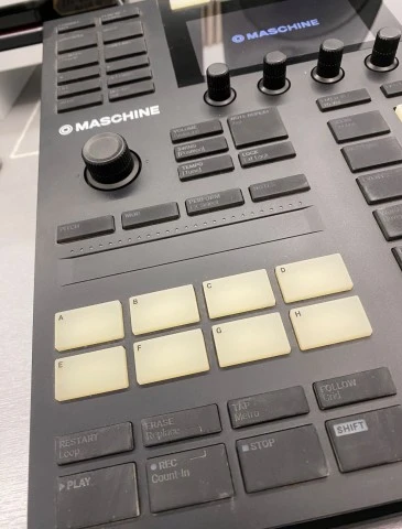 Native Instruments Maschine MK3 με stand