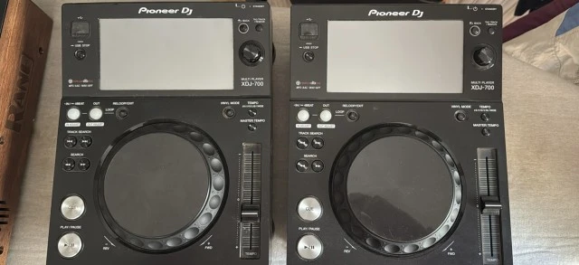 2 Pioneer XDJ 700