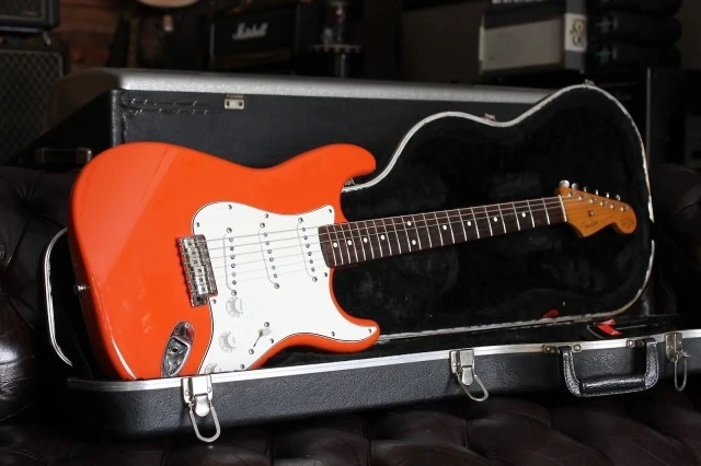Ζήτηση: Chris Rea Signature stratocaster 