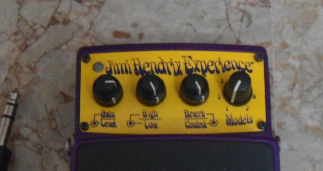 DIGITECH JIMI HENDRIX &amp; ποδοδιακοπτη