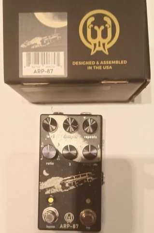 Walrus Audio ARP-87 Multi-Function Delay Στο κουτί του