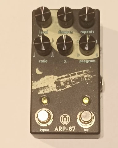 Walrus Audio ARP-87 Multi-Function Delay Στο κουτί του