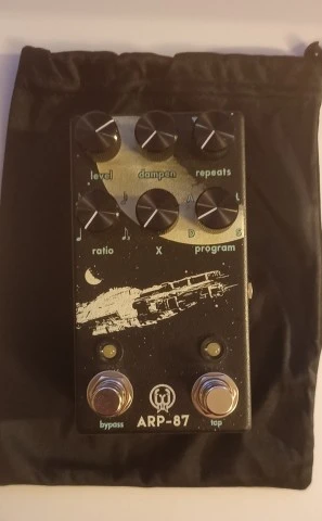 Walrus Audio ARP-87 Multi-Function Delay Στο κουτί του
