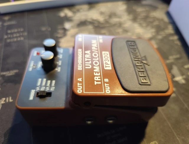 Behringer Ultra Tremolo/Pan TP-300 (πτώση τιμής)