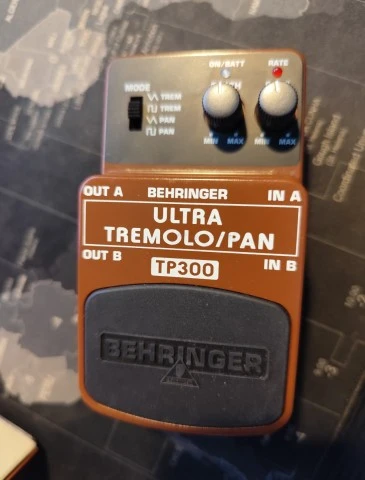 Behringer Ultra Tremolo/Pan TP-300 (πτώση τιμής)