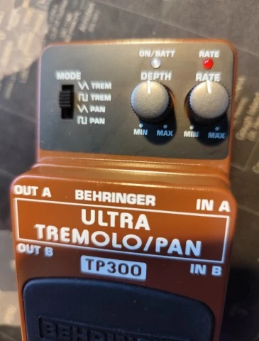 Behringer Ultra Tremolo/Pan TP-300 (πτώση τιμής)