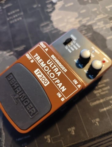 Behringer Ultra Tremolo/Pan TP-300 (πτώση τιμής)