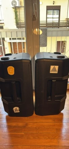 2 JBL 610 με stand προς πώληση
