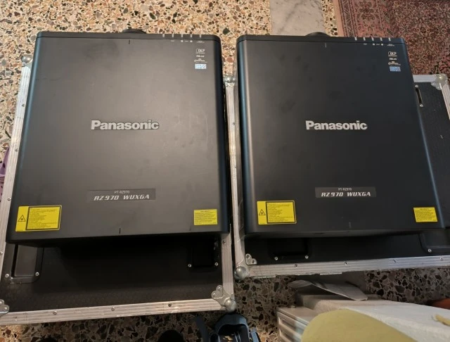 Ενοικίαση 2 προτζεκτορες laser 10k lumen