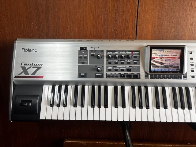 roland fantom x7