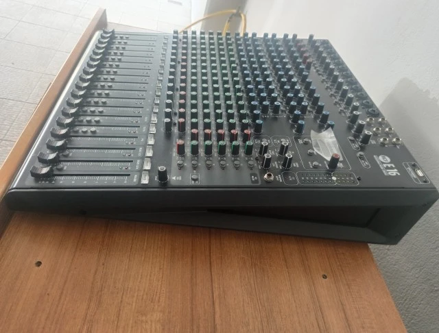 RCF E-16 σχεδόν καινούργια