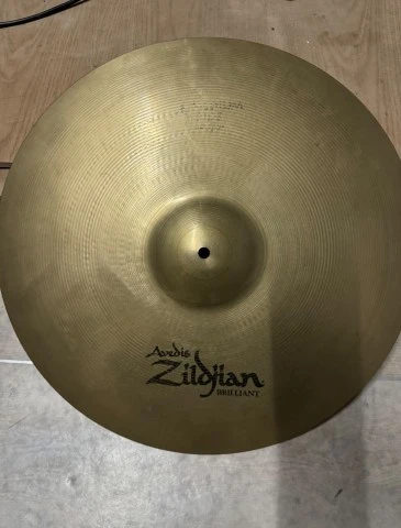 Zildjian Avedis 20” Medium Ride – 2670g 